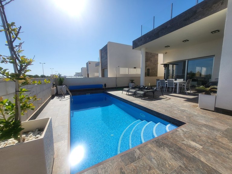 Villa for Sale in Costa Blanca Villamartin, Alicante 1