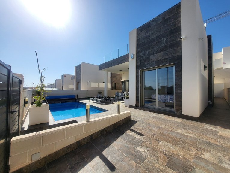 Villa for Sale in Costa Blanca Villamartin, Alicante 2