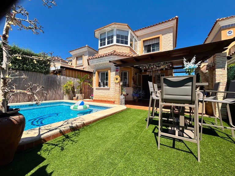 Villa for Sale in El Raso, Alicante 1