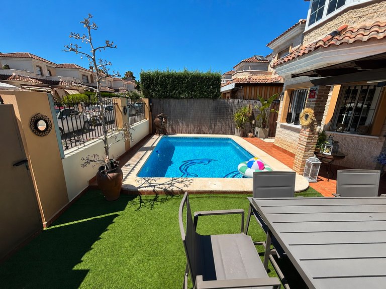 Villa for Sale in El Raso, Alicante 18