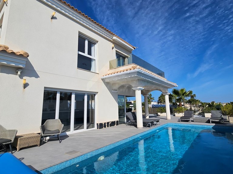 Villa for Sale in La Marina, Alicante 12