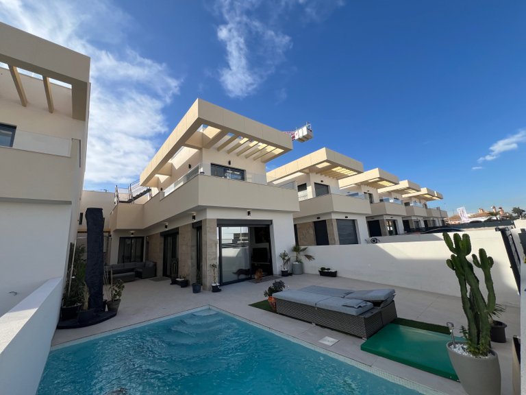 Villa for Sale in Los Montesinos, Alicante 11