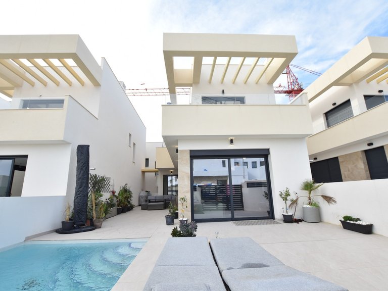 Villa for Sale in Los Montesinos, Alicante 41