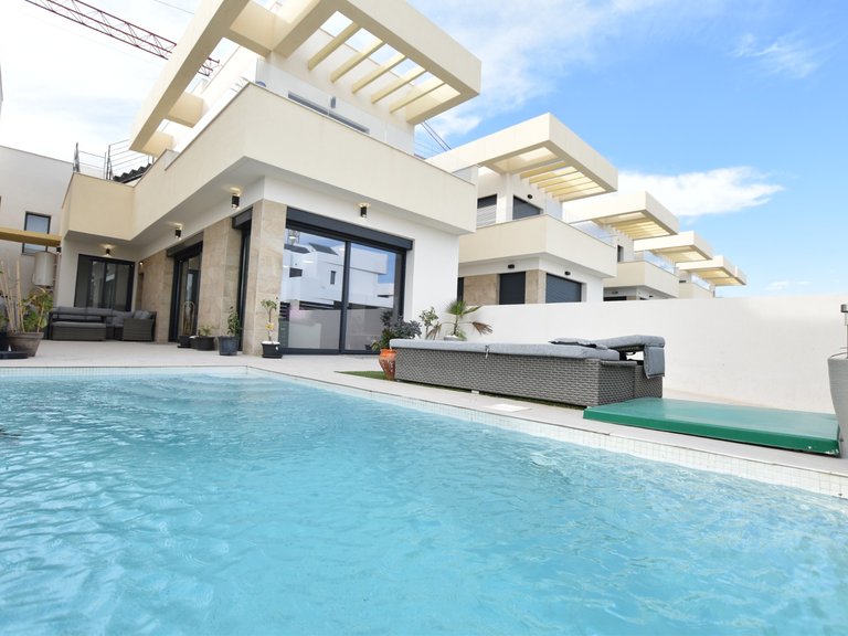 Villa for Sale in Los Montesinos, Alicante 1