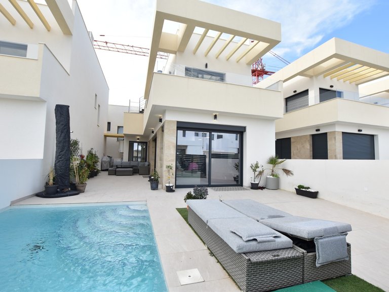 Villa for Sale in Los Montesinos, Alicante 40