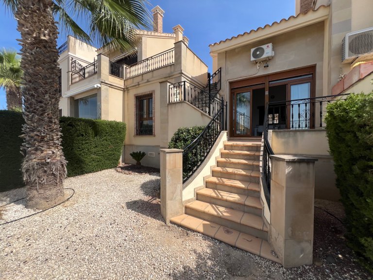 Villa for Sale in Algorfa, Alicante 1