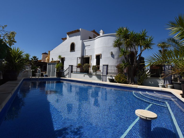 Villa for Sale in Algorfa, Alicante 1