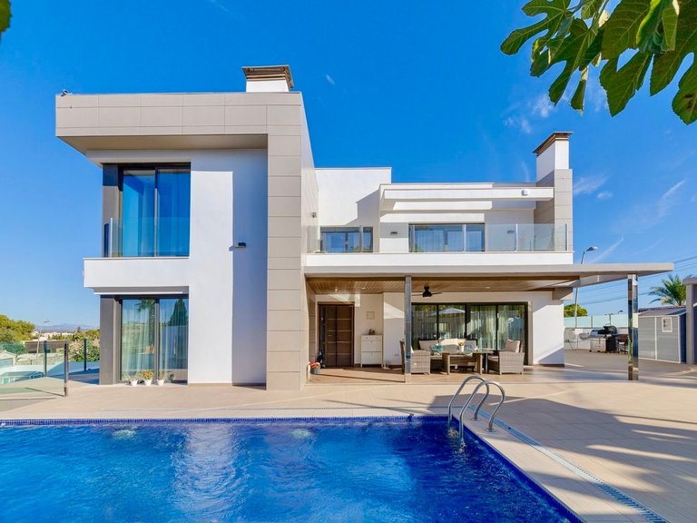 Villa for Sale in Costa Blanca Torrevieja, Alicante 1