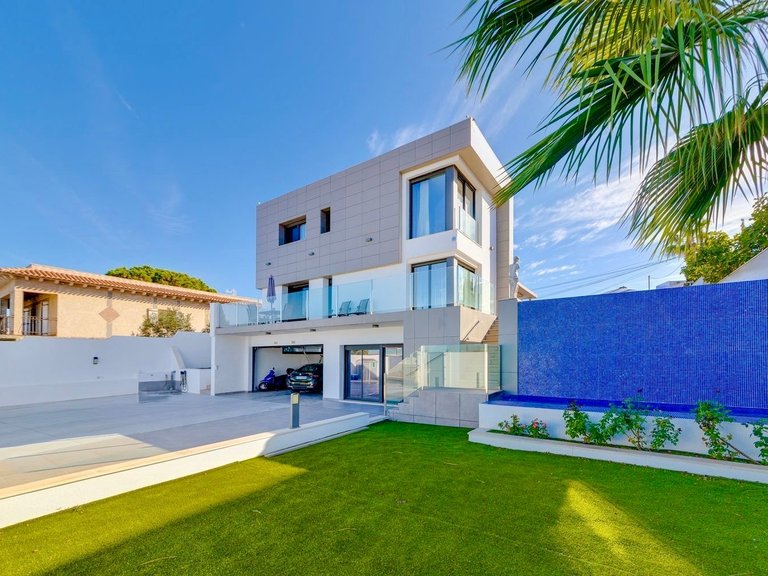 Villa for Sale in Costa Blanca Torrevieja, Alicante 21