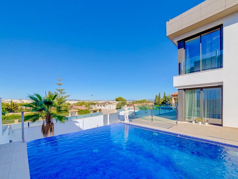 Villa for Sale in Costa Blanca Torrevieja, Alicante 22