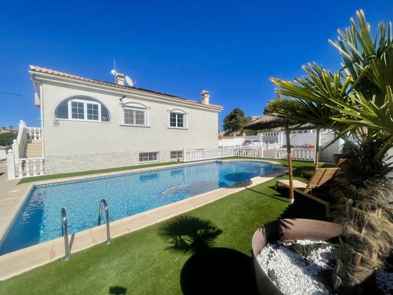 Villa for Sale in Inland Urb. La Marina, Alicante 1
