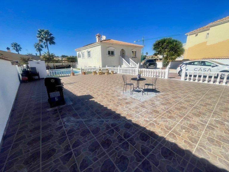 Villa for Sale in Inland Urb. La Marina, Alicante 3