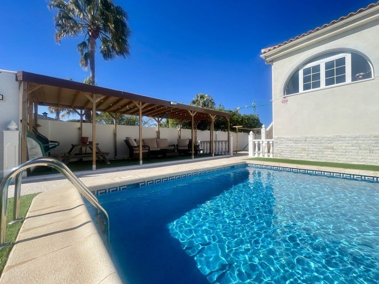 Villa for Sale in Inland Urb. La Marina, Alicante 12