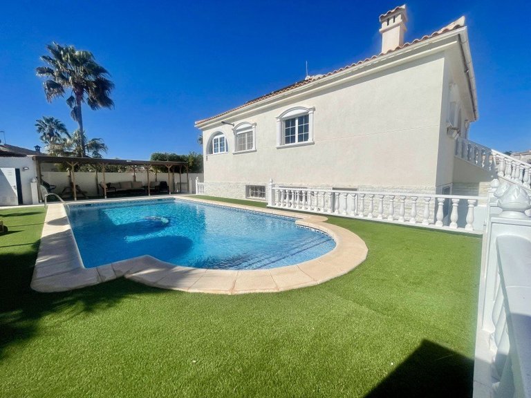 Villa for Sale in Inland Urb. La Marina, Alicante 24