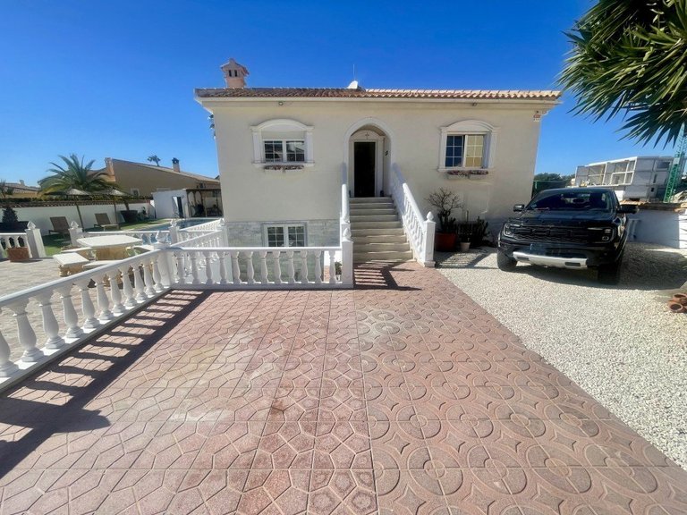 Villa for Sale in Inland Urb. La Marina, Alicante 23