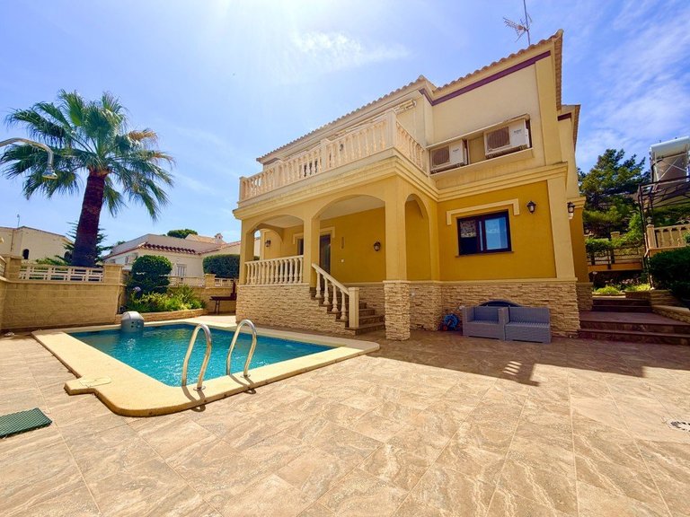 Villa for Sale in Costa Blanca Orihuela Costa, Alicante 3