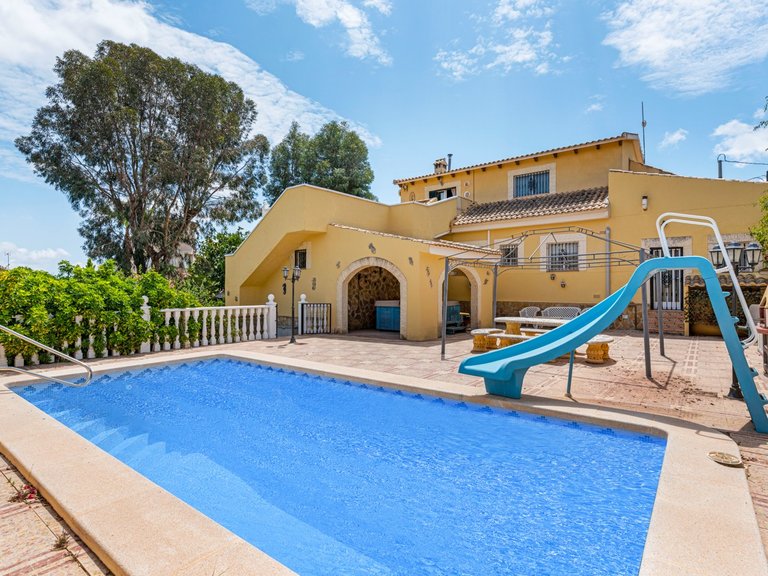 Villa for Sale in Jacarilla, Alicante 3