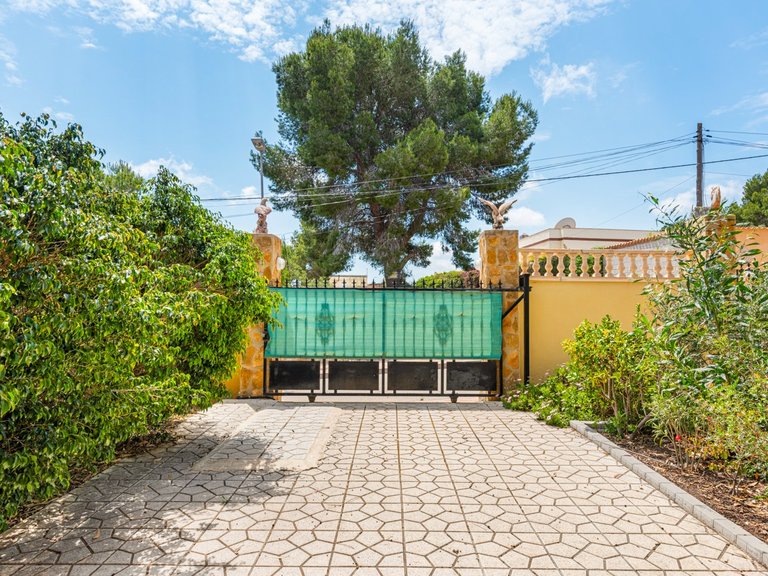 Villa for Sale in Jacarilla, Alicante 5