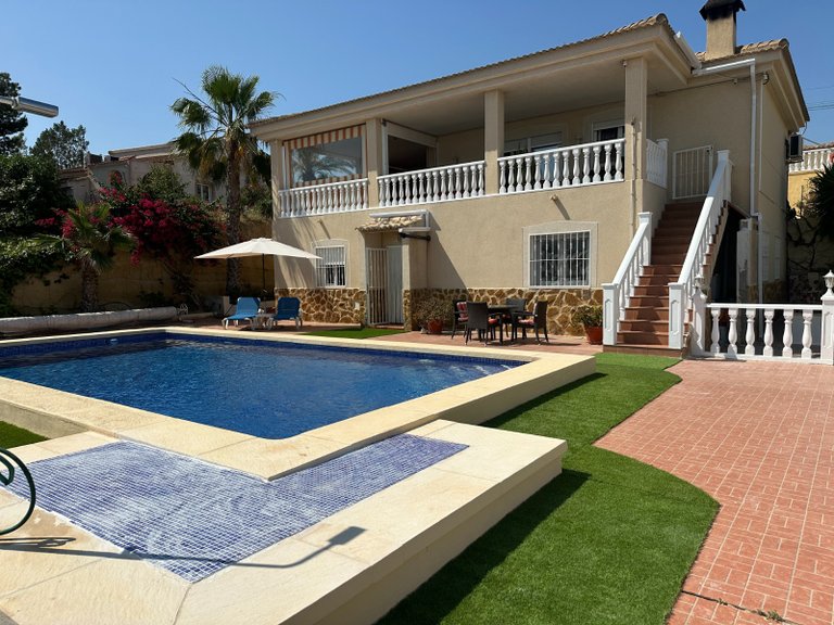 Villa for Sale in Inland Algorfa, Alicante 1