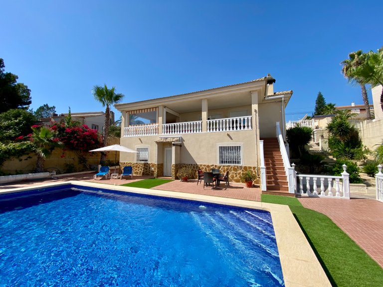 Villa for Sale in Inland Algorfa, Alicante 1