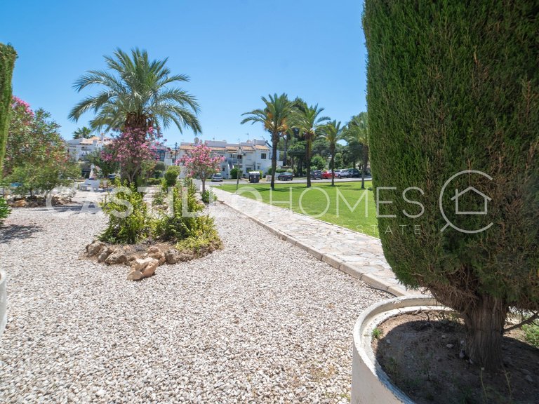 Villa for Sale in Torrevieja, Alicante 26