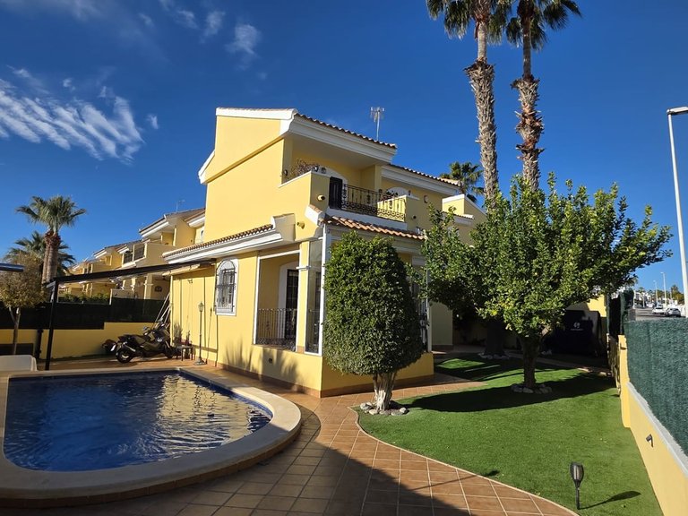 Villa for Sale in Orihuela Costa, Alicante 1