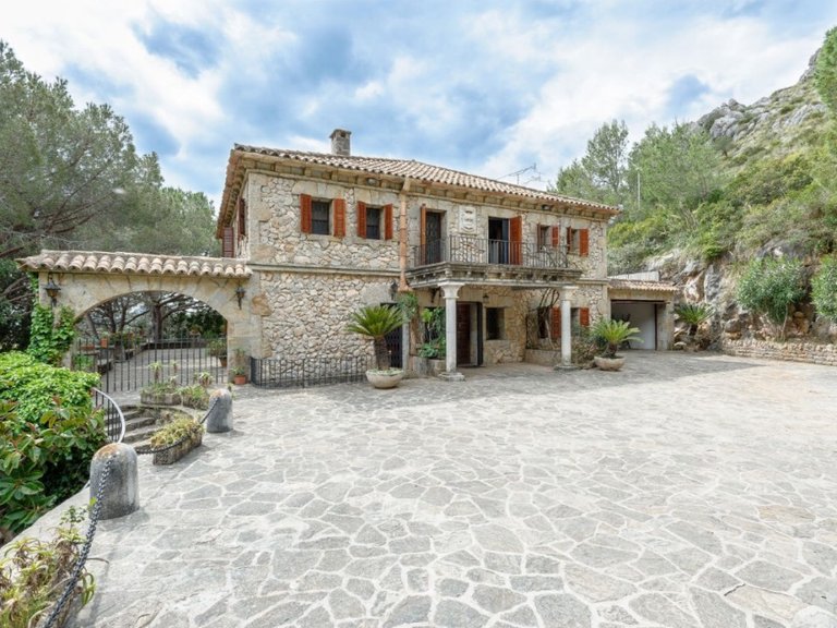 Country House for Sale in Pollença, Balearic Islands 2