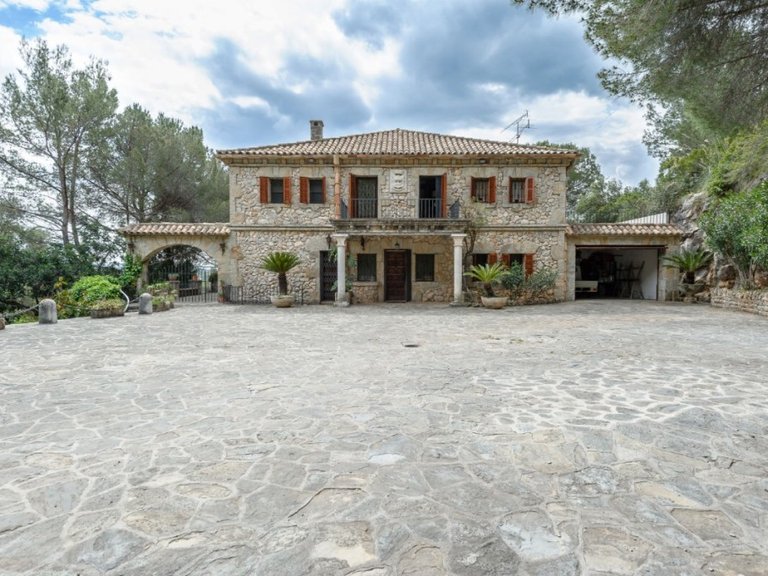 Country House for Sale in Pollença, Balearic Islands 3