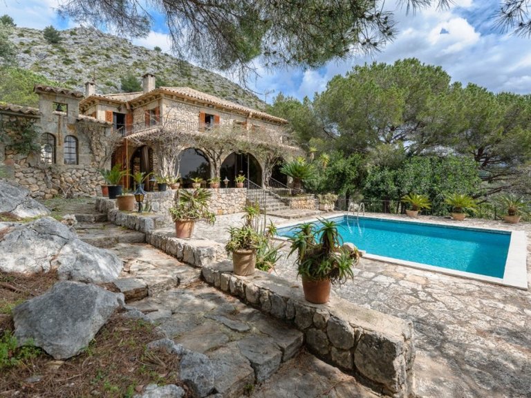 Country House for Sale in Pollença, Balearic Islands 1