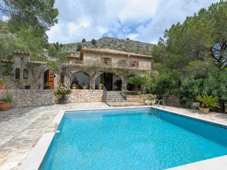 Country House for Sale in Pollença, Balearic Islands 5