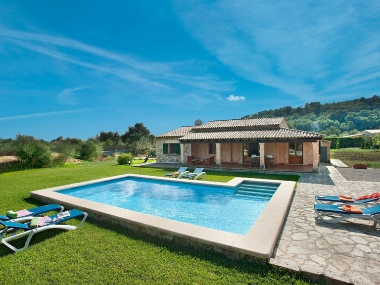 Country House for Sale in Pollença, Balearic Islands 1