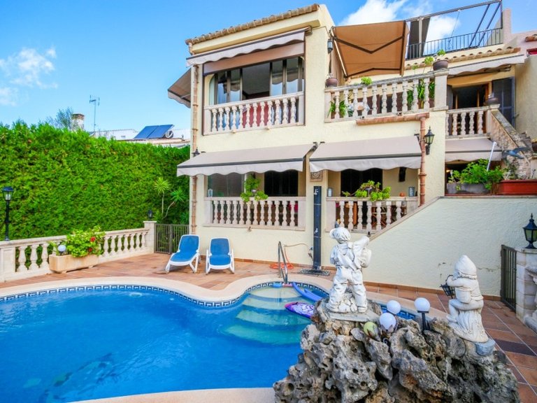 Villa for Sale in Alcanada, Alcúdia, Balearic Islands 11
