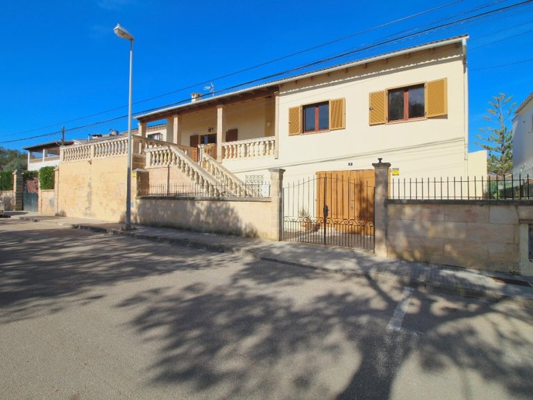 Villa for Sale in Alcúdia, Balearic Islands 1