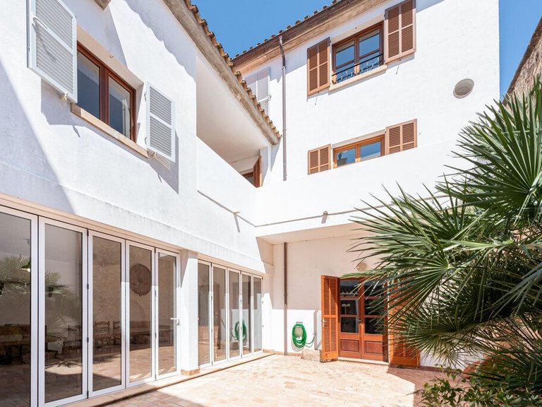 Town House for Sale in Pollença, Balearic Islands 1