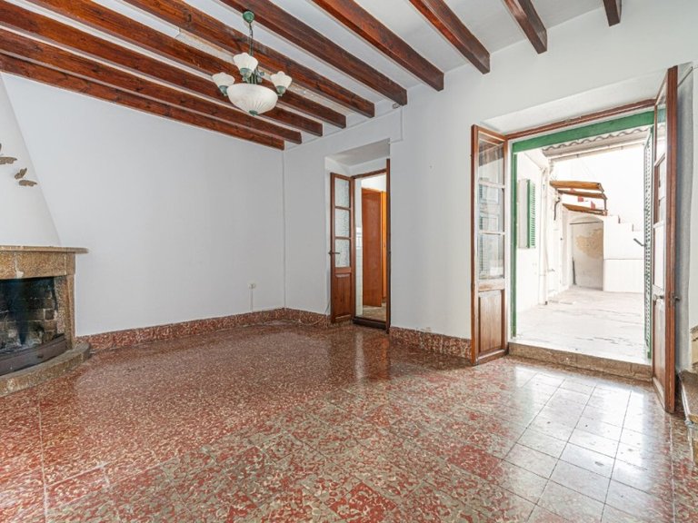 Town House for Sale in Pollença Pueblo, Balearic Islands 3