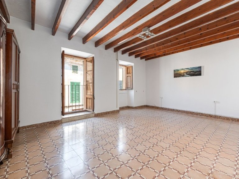 Town House for Sale in Pollença Pueblo, Balearic Islands 11