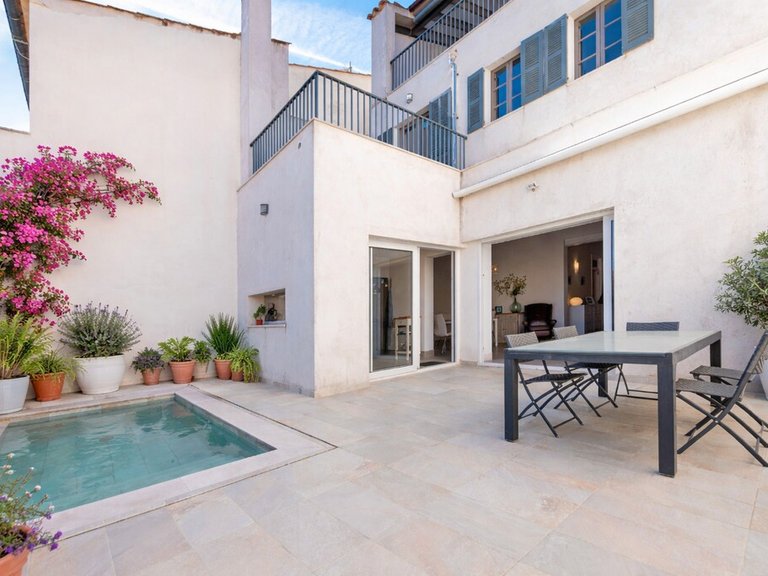 Town House for Sale in Pollença Pueblo, Balearic Islands 1