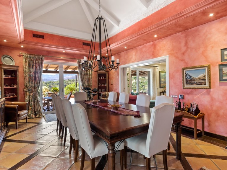 Villa for Sale in Benahavís, Malaga 27