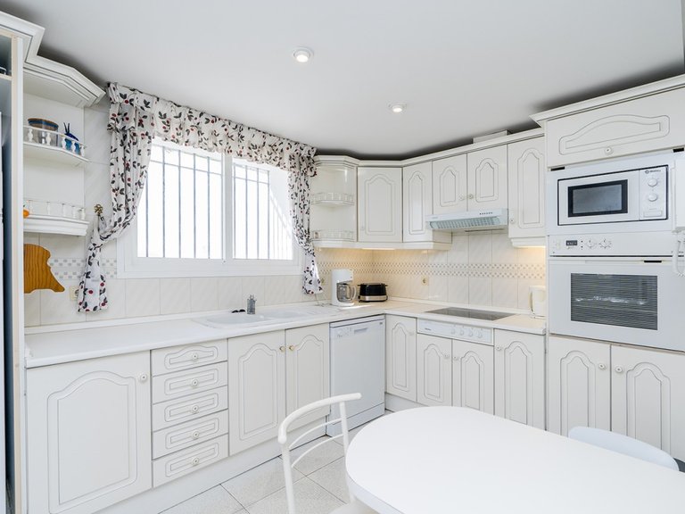 Apartment for Sale in Elviria Playa, Marbella, Malaga 5