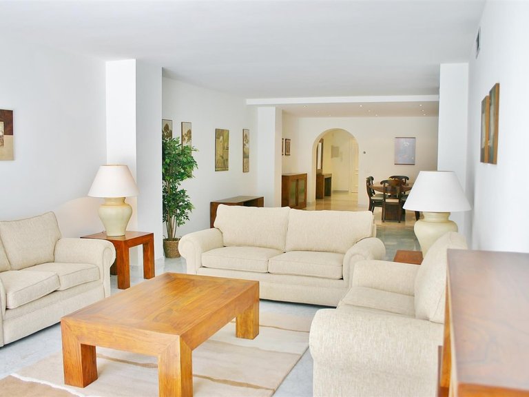 Apartment for Sale in Puerto Banús, Marbella, Malaga 2