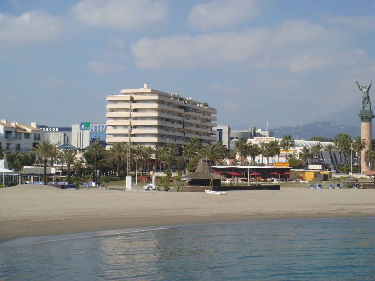 Apartment for Sale in Puerto Banús, Marbella, Malaga 1