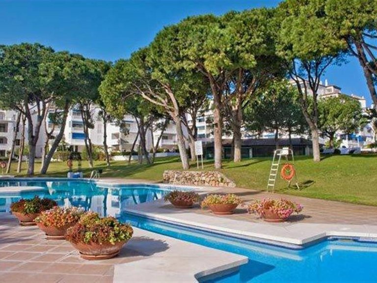 Apartment for Sale in Puerto Banús, Marbella, Malaga 1