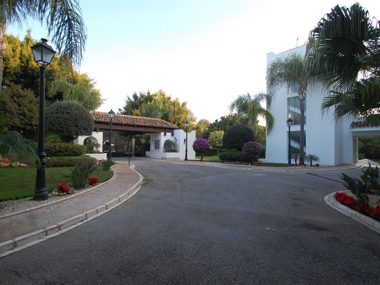 Apartment for Sale in Bahía de Marbella, Marbella, Malaga 12