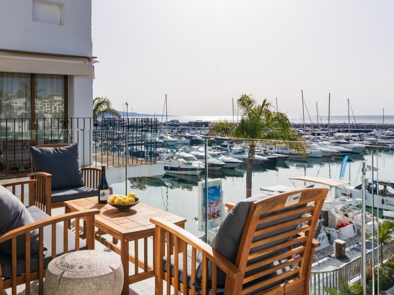 Apartment for Sale in Puerto Banús, Marbella, Malaga 14
