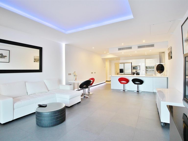 Apartment for Sale in Puerto Banús, Marbella, Malaga 2