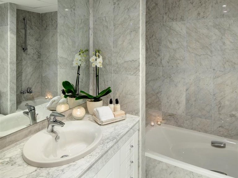 Apartment for Sale in Puerto Banús, Marbella, Malaga 5