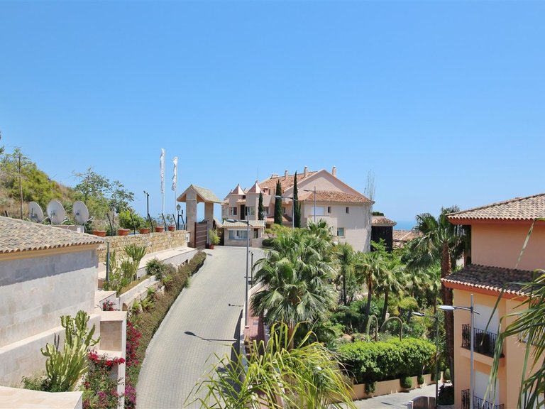 Apartment for Sale in Nueva Andalucía, Marbella, Malaga 22