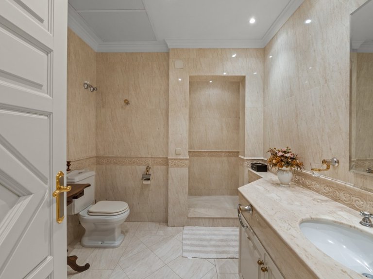 Villa for Sale in Nueva Andalucía, Marbella, Malaga 31