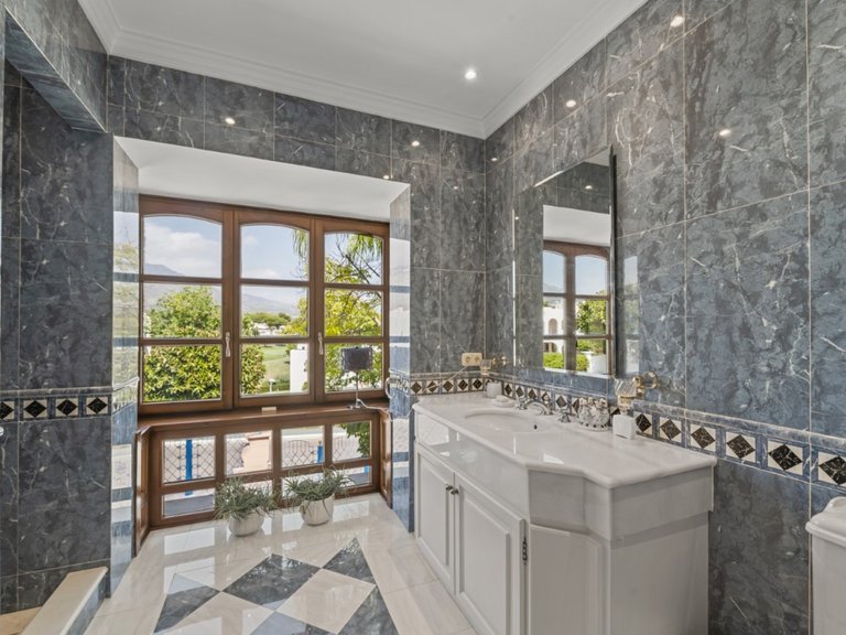 Villa for Sale in Nueva Andalucía, Marbella, Malaga 35