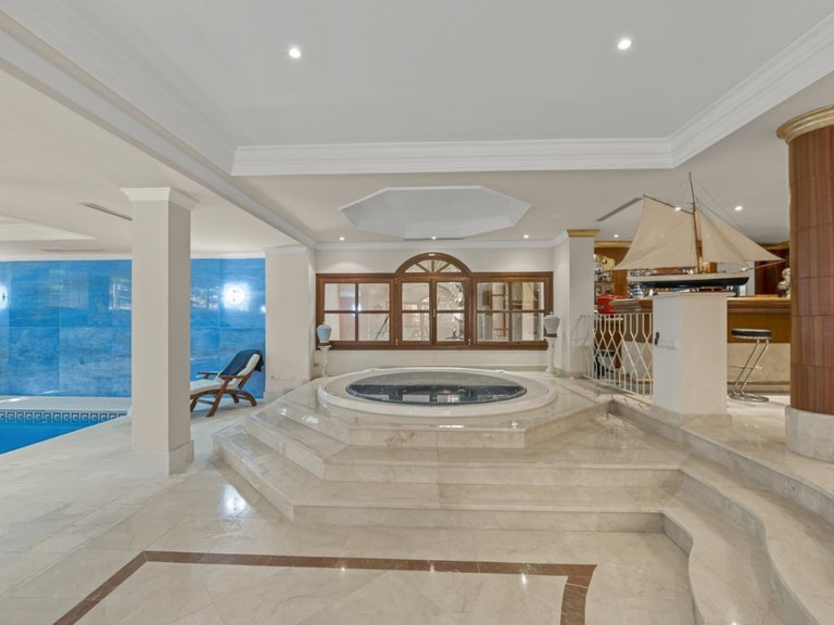 Villa for Sale in Nueva Andalucía, Marbella, Malaga 39